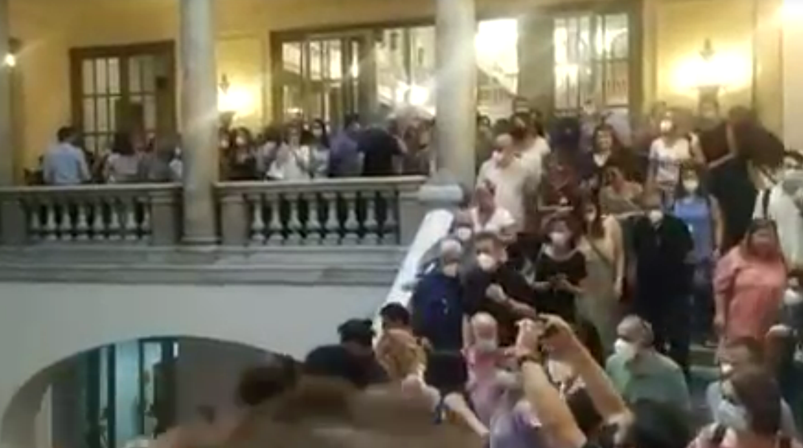 Los interinos del Ayuntamiento de Valencia se plantan ante Ribó y Sandra Gómez y les acusan de querer echarlos para enchufar afines