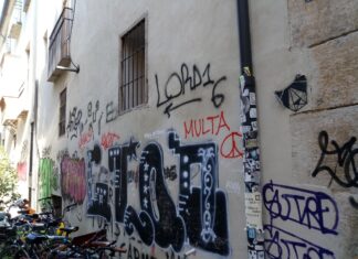 Los vecinos le recriminan a Ribó, Sandra Gómez, Campillo y Aarón Cano la Valencia a dos velocidades donde los barrios olvidados están llenos de pintadas
