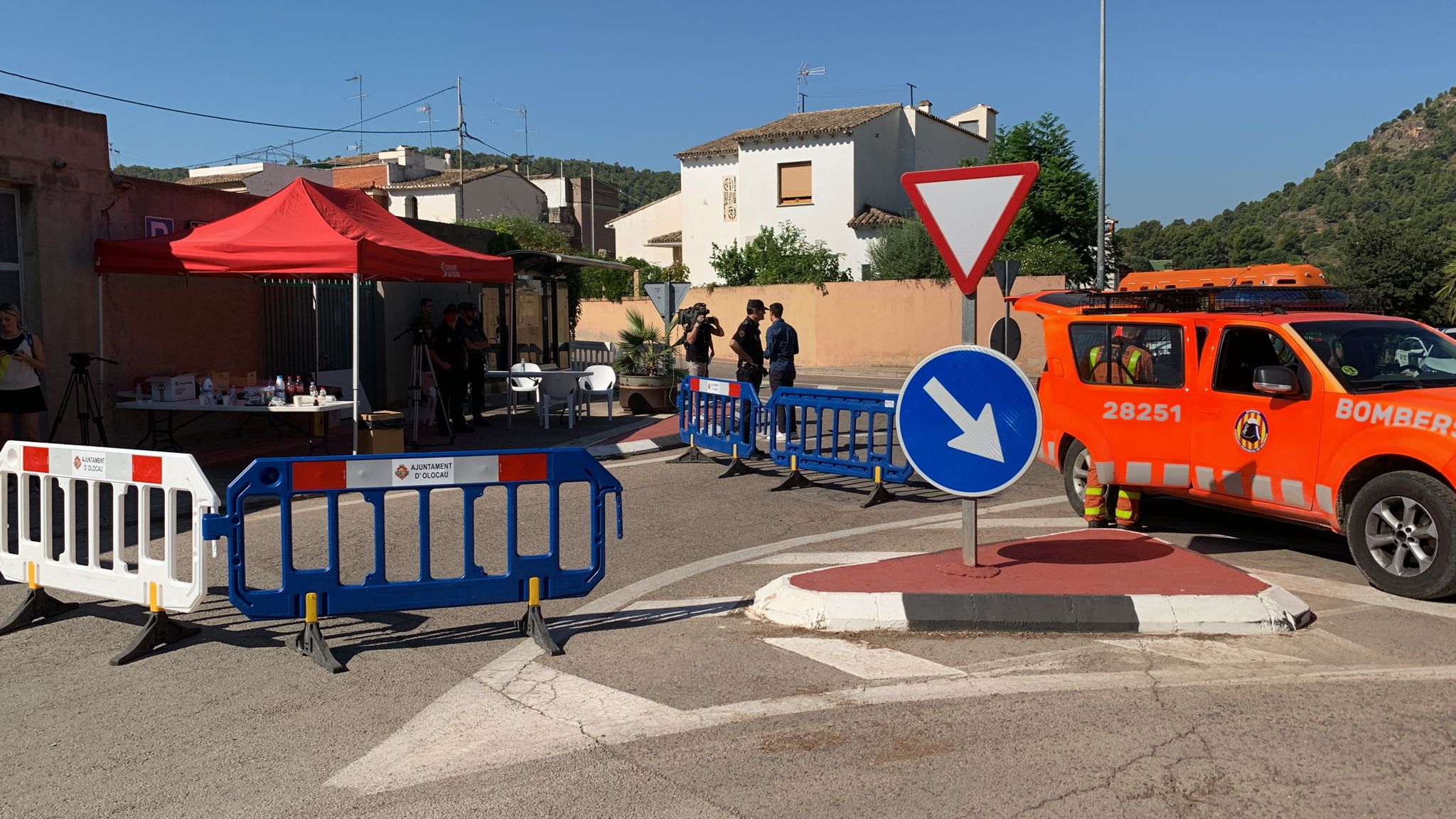 El incendio de Olocau estabilizado ha quemado 3 hectáreas y precocupa el de Bejís que quema la Cueva Santa de Altura