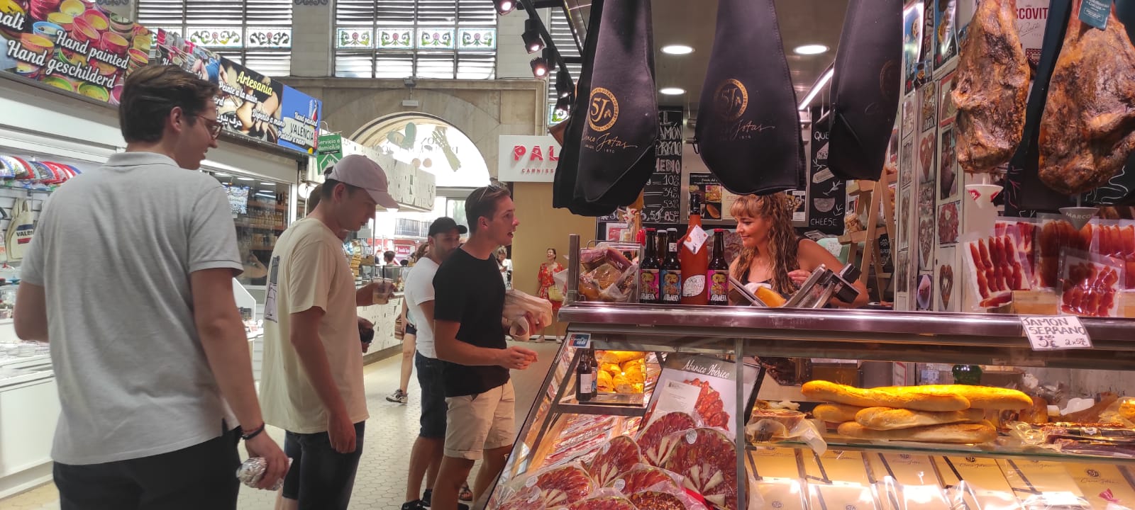 El Mercado Central se debate entre turismo sí o turismo no