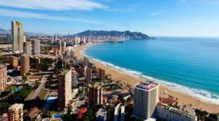 Turisme calcula una ocupación hotelera en julio del litoral de la Comunitat Valenciana en un 85%, mientras que en el litoral llegó al 70%