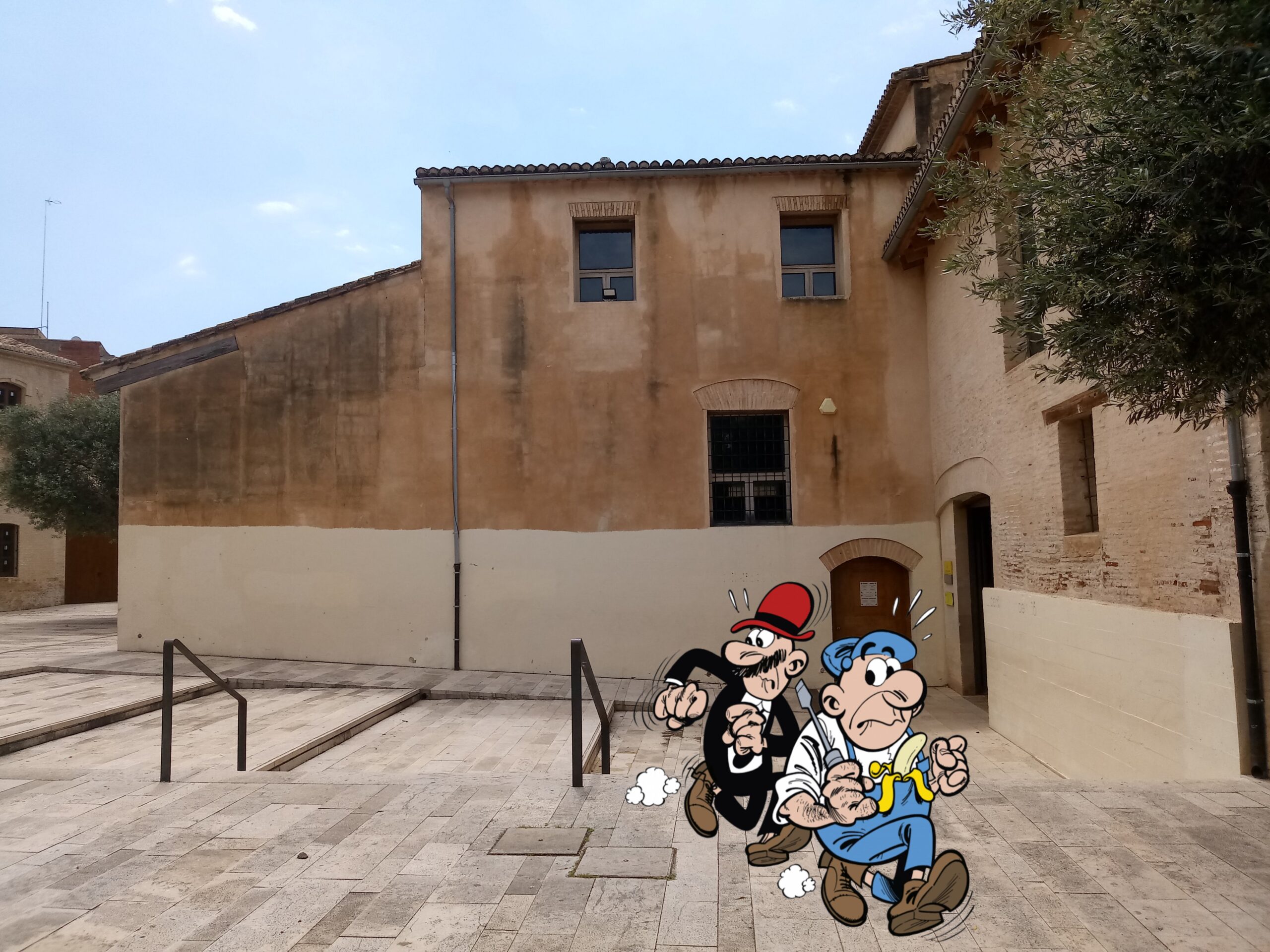 El Ayuntamiento opaco evita decir al Sindic d'Agravis qué servicio ordena tapar las pintadas en edificios históricos con pintura plástica