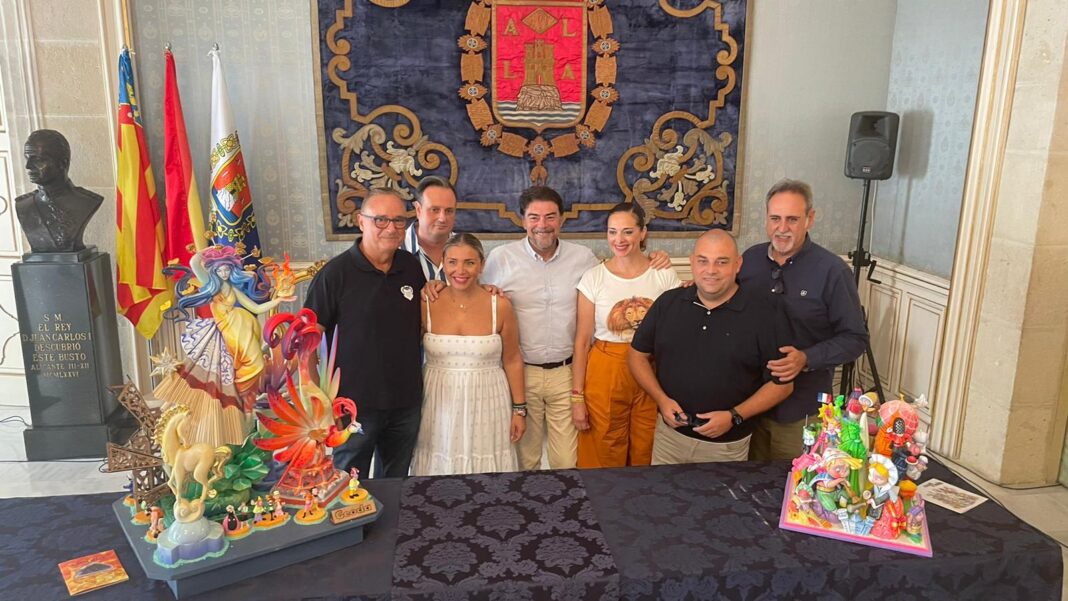 Alicante presenta las maquetas de sus Hogueras Oficiales del 2023 y las candidatas a Bellezas empiezan las actividades con el jurado