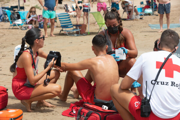 Cruz Roja ha realizado 18.032 atenciones en las 33 playas de la Comunitat Valenciana que ha prestado el servicio