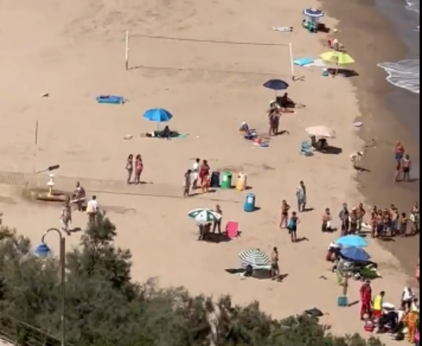 Fallece un hombre ahogado en la playa del Dossel de Cullera al carecer de socorrista y bandera la zona desde el 1 de septiembre