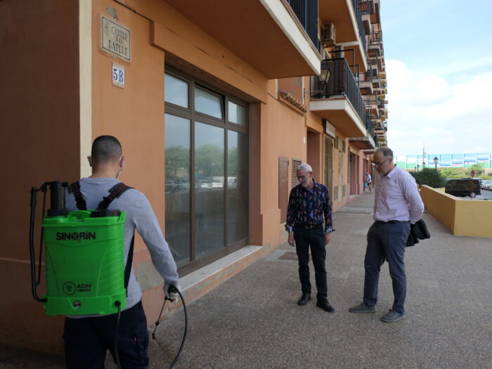 Alboraya aplicará un repelente ecológico para evitar las micciones de los perros en la calle