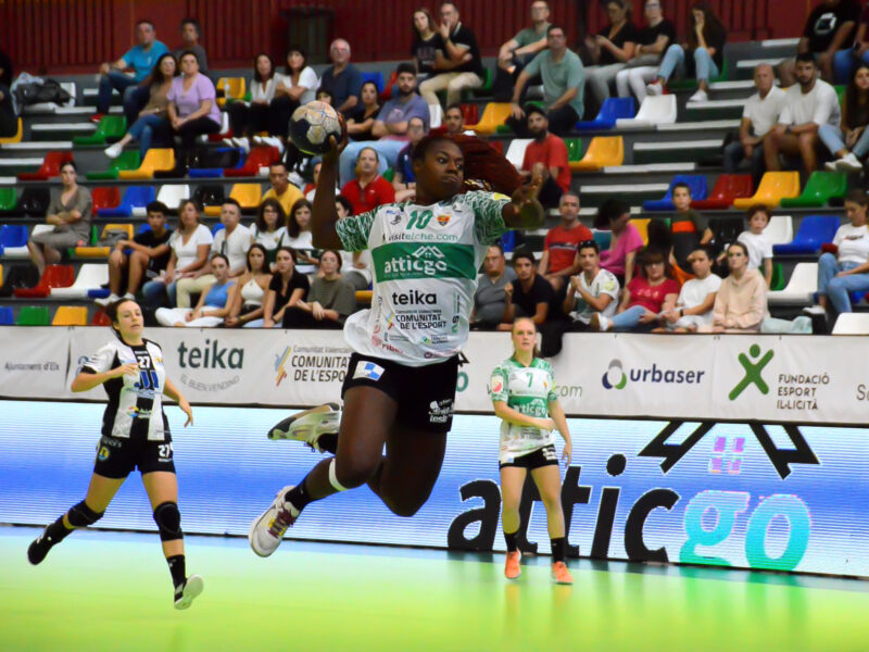 AtticGo Elche y Costa del Sol Málaga se repartieron los puntos después de un igualadísimo choque en la Liga Guerreras Iberdrola