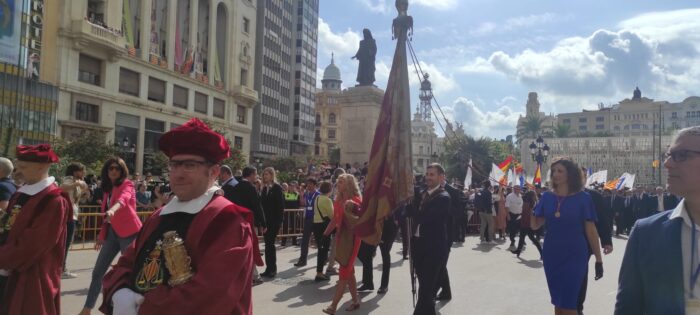 Una "Provesso Civica" cada vez menos cívica y más política con el Pueblo apartado y tras inmenso vallado y presencia policial