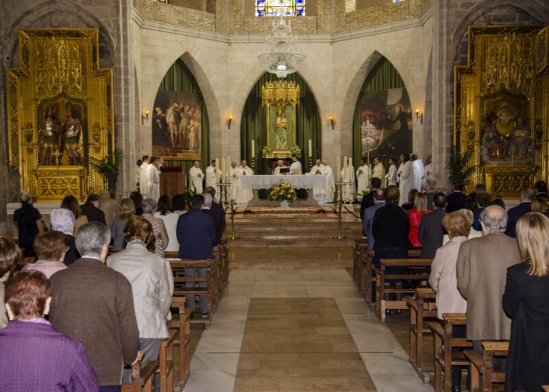 La Colegiata de Gandía ha acogido la despedida al Cardenal Cañizares en una misa concelebrada por 36 sacerdotes