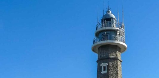 El antiguo Faro del Puerto de Valencia será declarado BRL tras la denuncia del Círculo del Patrimonio a pesar de los reparos de Planeamiento Urbanístico