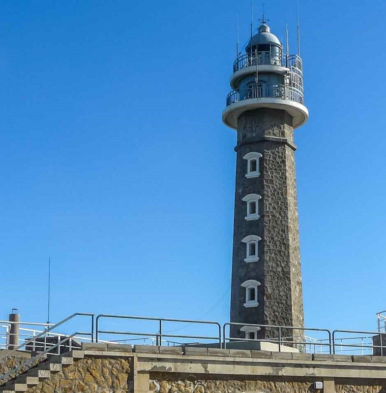 El antiguo Faro del Puerto de Valencia será declarado BRL tras la denuncia del Círculo del Patrimonio a pesar de los reparos de Planeamiento Urbanístico