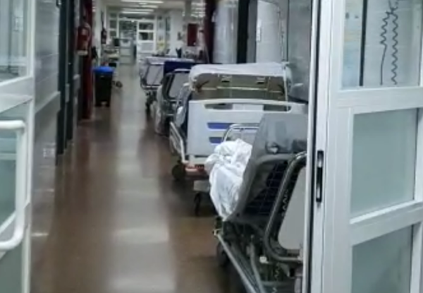 El personal de Urgencias del Hospital de Alzira vuelve a protestar por falta de medios y personal y acusa a Baldoví de ocultar la realidad valenciana