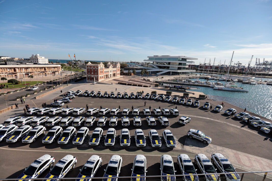 La Policía Local renueva su parque móvil con 100 nuevos vehículos SUV híbridos menos contaminantes