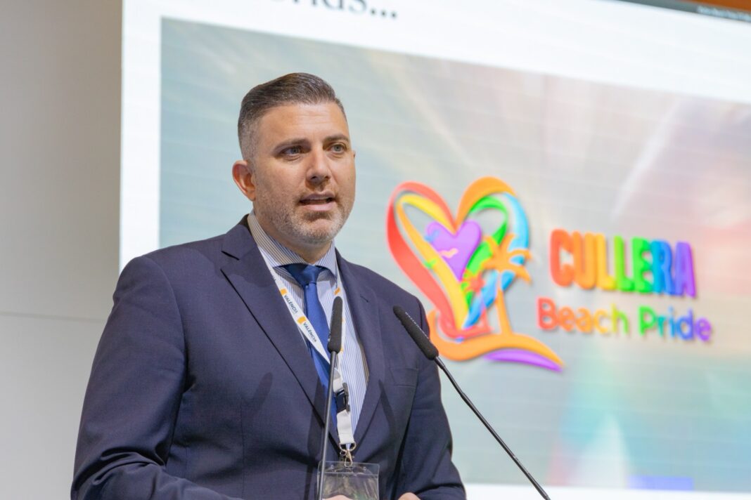 El alcalde Jordi Mayor durante el Cullera Beach Pride de 2023