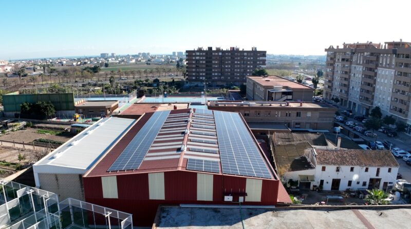 Iberdrola pone en marcha su primera comunidad solar en Valencia que permitirá a 170 vecinos reducir su factura