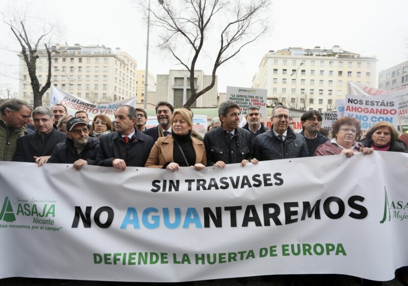 Mazón reclama en Madrid junto a miles de regantes “justicia” para el trasvase Tajo-Segura y exige al Gobierno una rectificación