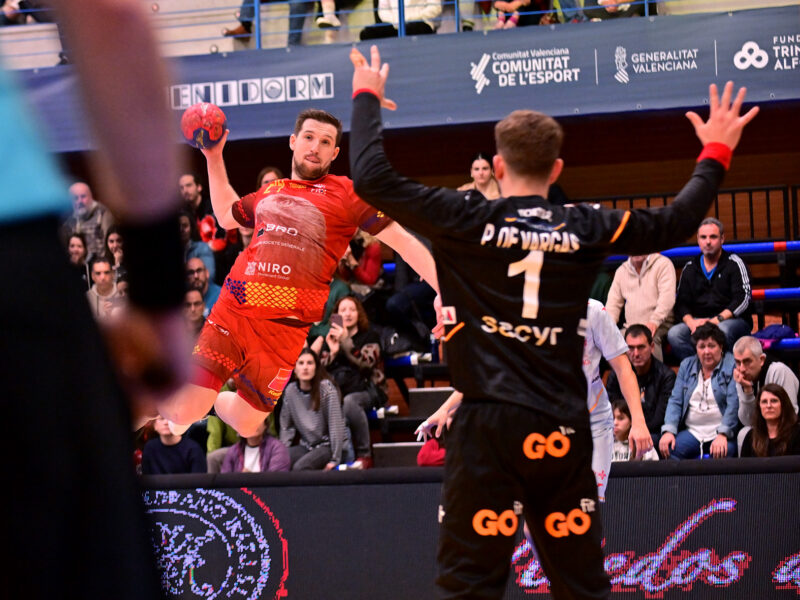 La selección española de balonmano "Los Hispanos" vence con solvencia a Rumanía en su debut en el Torneo Internacional