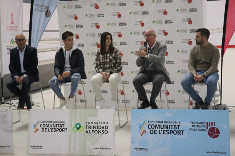 La Fundación Trinidad Alfonso presenta los 165 alumnos y alumnes de Pilota Valenciana