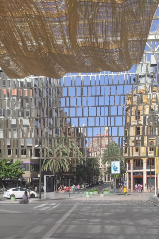 El edificio provisional de la Plaza del Ayuntamiento podría no estar desmontado en Fallas