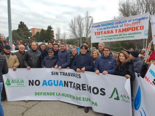 ASAJA-Alicante afirma que la imposición del Gobierno del agua desalada es "injusta y dictatorial" al consumar el recorte de más de 100 hectómetros cúbicos
