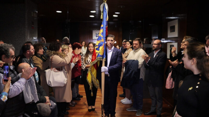 Torrent inugura el año con la nueva ubicación de la Real Senyera del Ajuntament de Torrent en el edificio consistorial