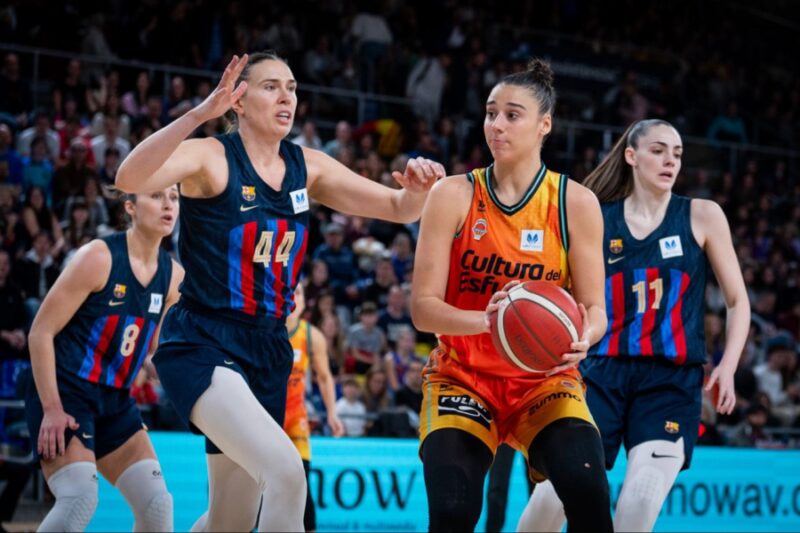 El Valencia Basket Femenino cierra la semana perfecta con victoria en el Palau blaugrana