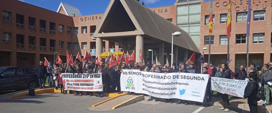 Huelga y concentración del Profesorado Técnico de FP contra la nueva ley de FP