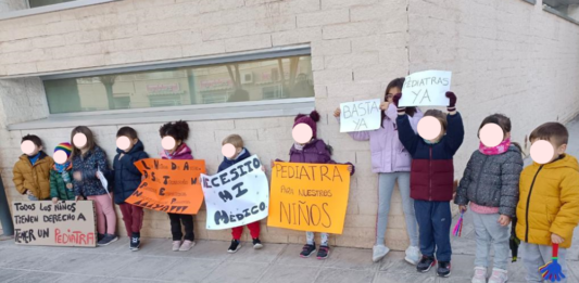 Los niños valencianos quieren a un pediatra que les atienda y Puig sigue mirando a otro lado