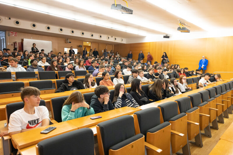 La Cátedra FACSA conmemora el Día Mundial del Agua junto a alumnado de secundaria en la UJI de Castello