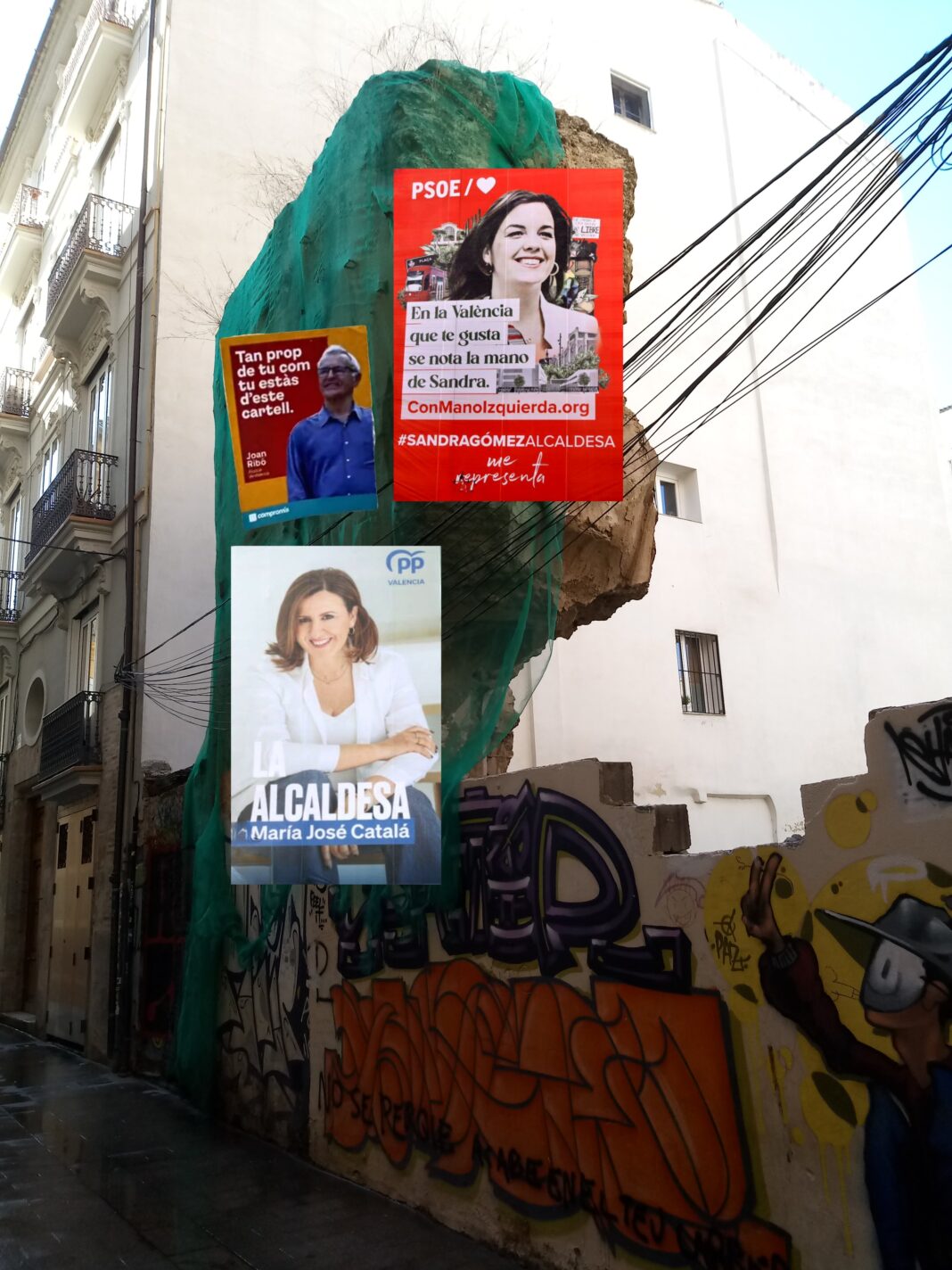 El tamaño importa, las soluciones no, los problemas esperan en Valencia mientras que los políticos siguen comparando el tamaño (de sus pancartas)