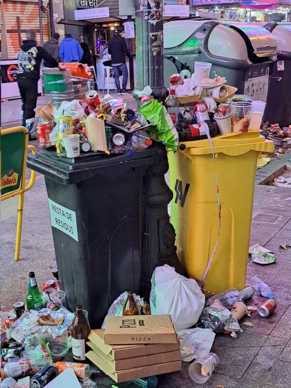 Ribó reconoce problemas "puntuales de limpieza" estas Fallas "por la gran afluencia de gente" sin una pizca de autoreflexión