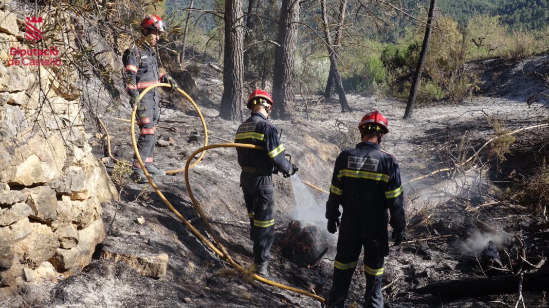 Los vecinos comienzan a volver a un territorio que ha calcinado 4.700 hectáreas en el Incendio Forestal de Villanueva de Viver