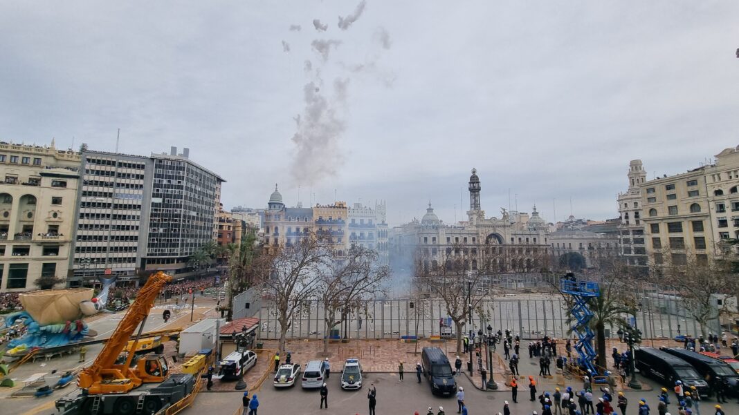 Nadal-Martí de l'Ollería dispara 87 kilos de pólvora en la Plaza