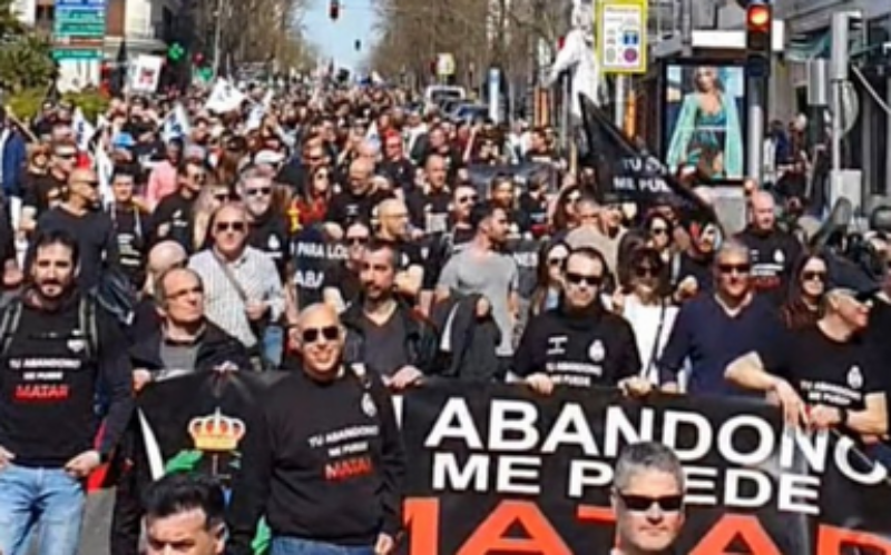 4.000 funcionarios de prisiones se manifiestan en Madrid exigiendo ser agentes de la autoridad y la equiparación salarial