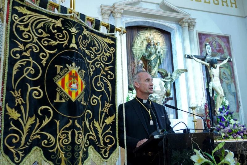 El Arzobispo de Valencia asiste al pregón anunciador de la Semana Santa Marinera 