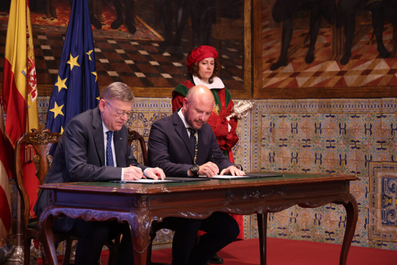 Diputacio de Valencia cede la titularidad del Palau de la Generalitat a la Generalitat Valenciana tras 40 años de cesión gratuita del edificio y su dominio