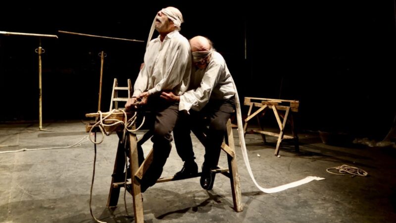 El humor exquisito de La Zaranda llega al Teatre Arniches con ‘Manual para armar un sueño’