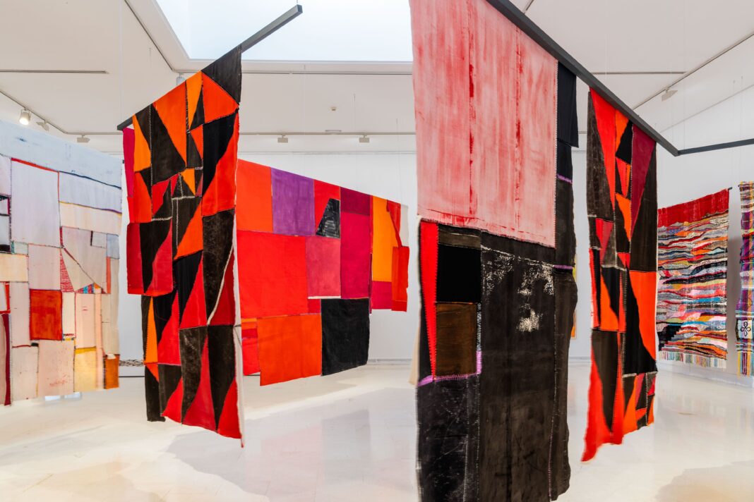 El IVAM despide la exposición de Teresa Lanceta, pionera del arte textil contemporáneo