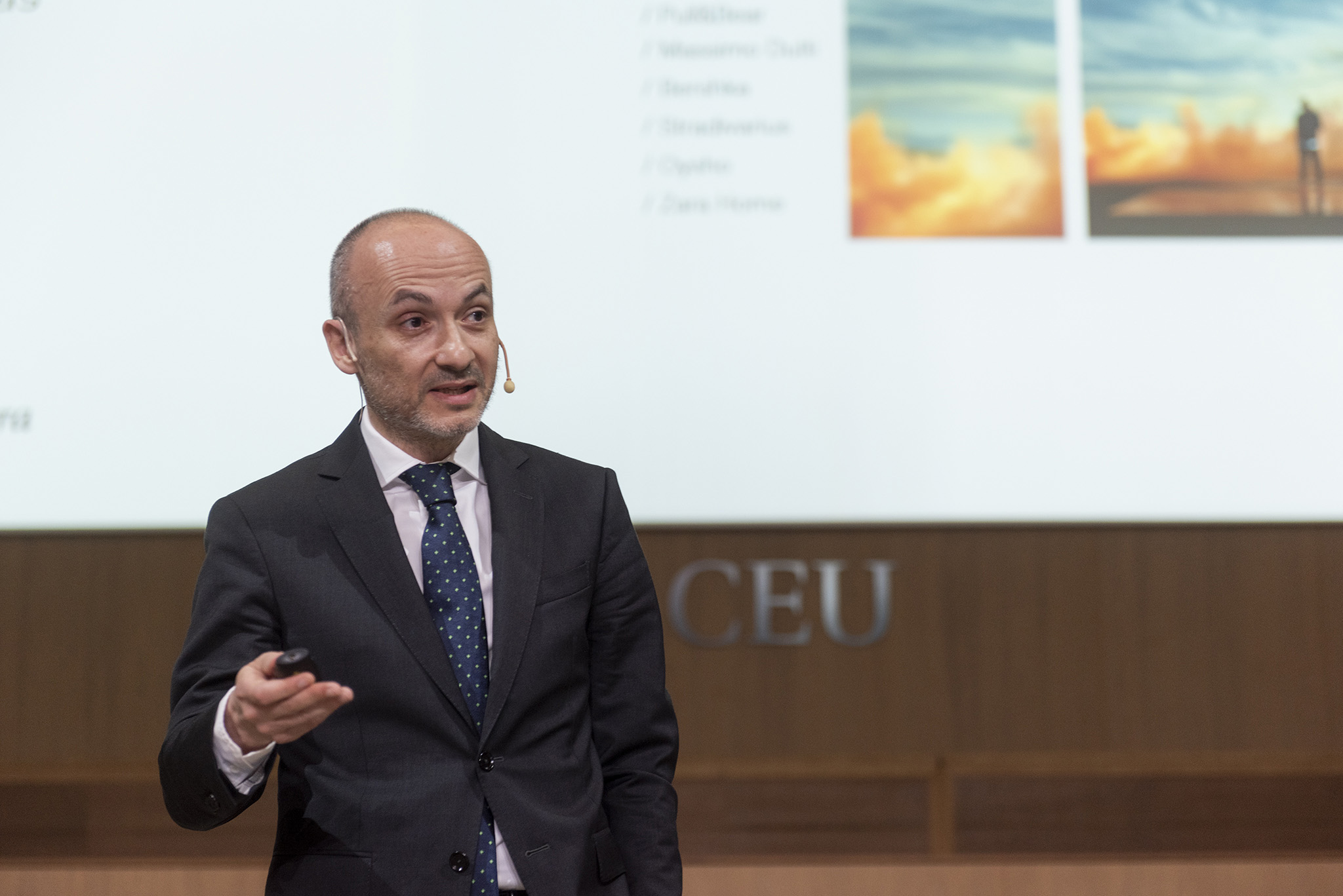 El CEO de Inditex describe en una conferencia en la CEU UCH el modelo de negocio de la multinacional española  