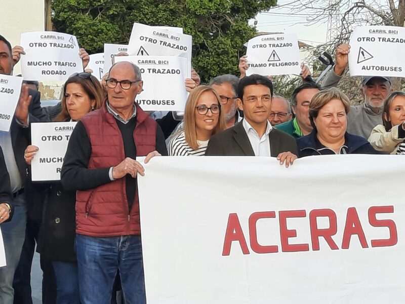 El PP exige la paralización del carril bici que invade las casas del Camí de Tremolar en Pinedo: “Es peligroso para todos”