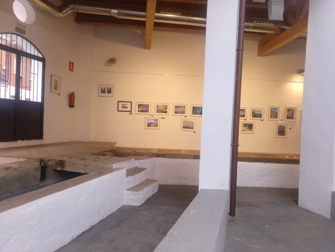 La obra del 'pintor-poeta' iraquí afincado en Chiva Saad Alí se expone en la Sala Cultural El Lavadero de Chiva