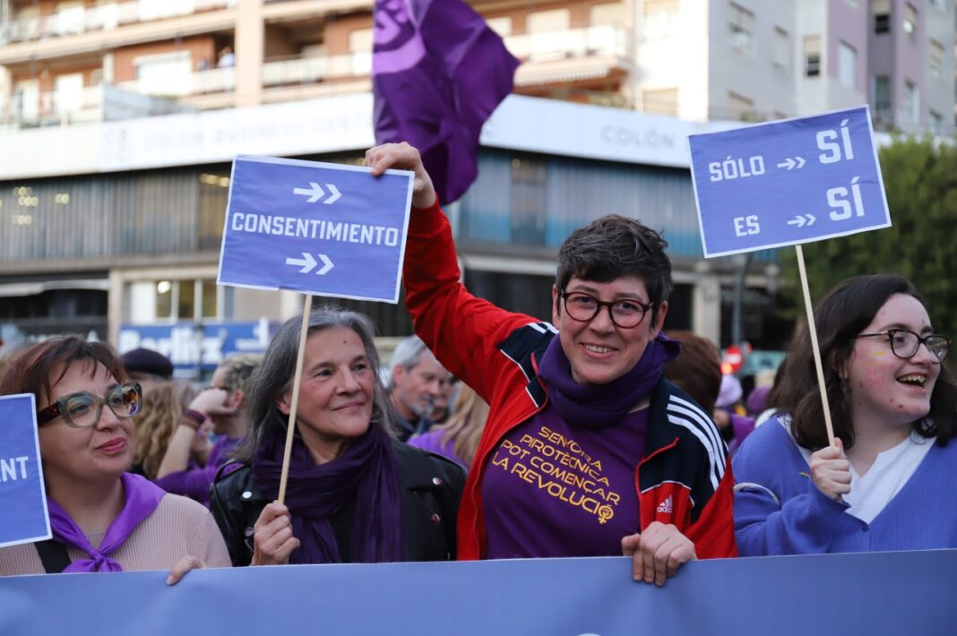 La candidata de Unidas Podemos Pilar Lima al Ajuntament de Valencia se mete de lleno en la polémica de la ley del 