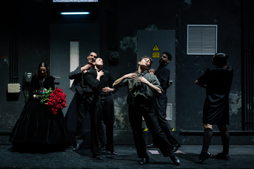 La Veronal estrena en Les Arts su aclamado homenaje al teatro en ‘Opening Night’
