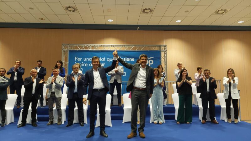 El líder del PPCV presenta la candidatura de Oliva encabezada por Germán Salazar