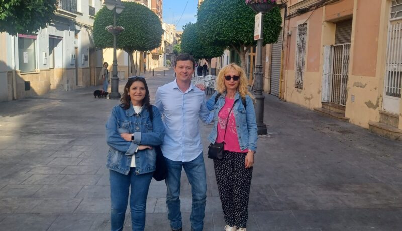 El candidato de Recortes Cero a la Generalitat se reúne con las trabajadoras del Servicio de Atención a Domicilio