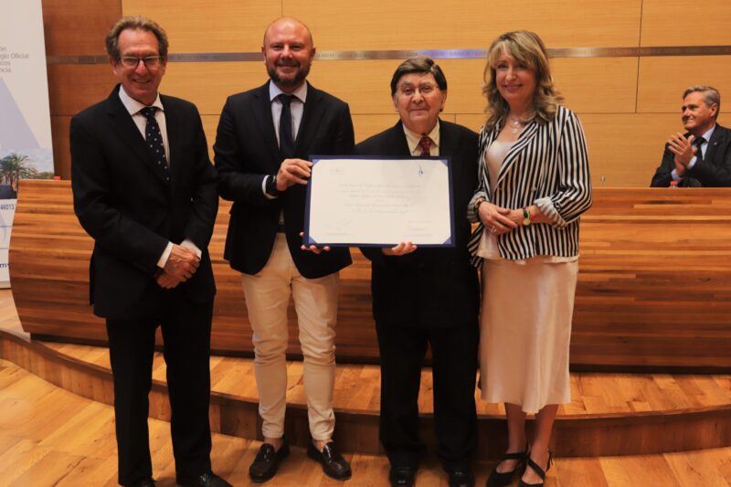 La Diputación de Valencia y el Colegio de Médicos distinguen al doctor José María Catalá Angel por su trayectoria como médico rural
