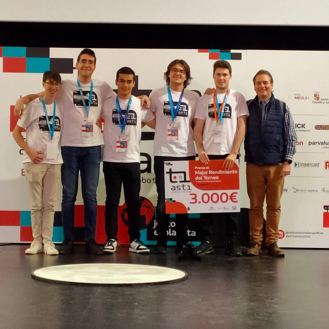 El UJI Robotics Team gana el premio al mejor rendimiento en la competición ASTI Robotics Challenge