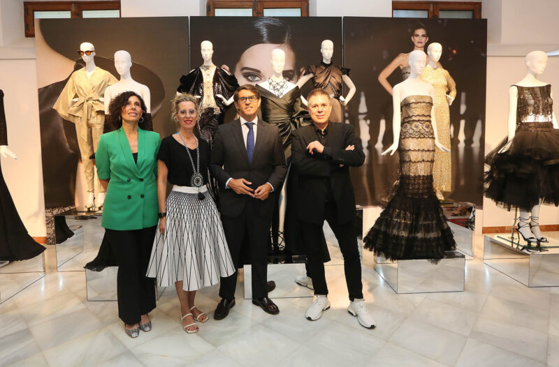 El glamour de Hannibal Laguna conquista Alicante con una exposición inédita en el Palacio Provincial 