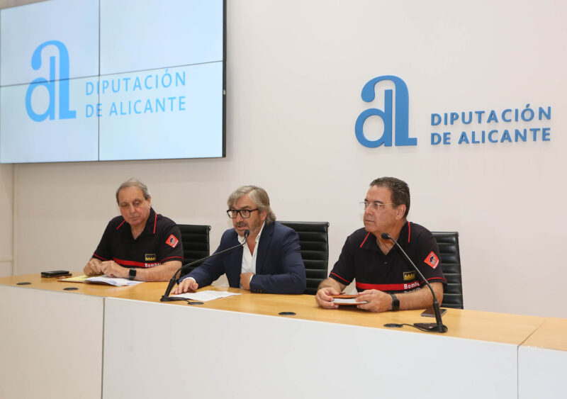 Los Bomberos de la Diputación de Alicante activan este verano retenes nocturnos para prevenir incendios como el de La Vall d’Ebo