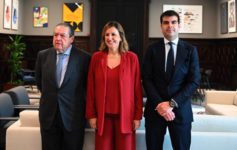 La alcaldesa defiende que el Puerto de Valencia “no puede perder ni competitividad ni oportunidades”